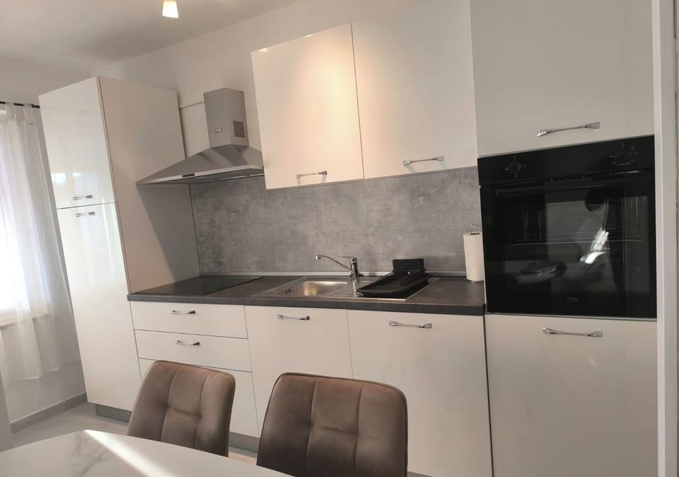 Apartment | Private kitchen | Coffee/tea maker, electric kettle, toaster, freezer