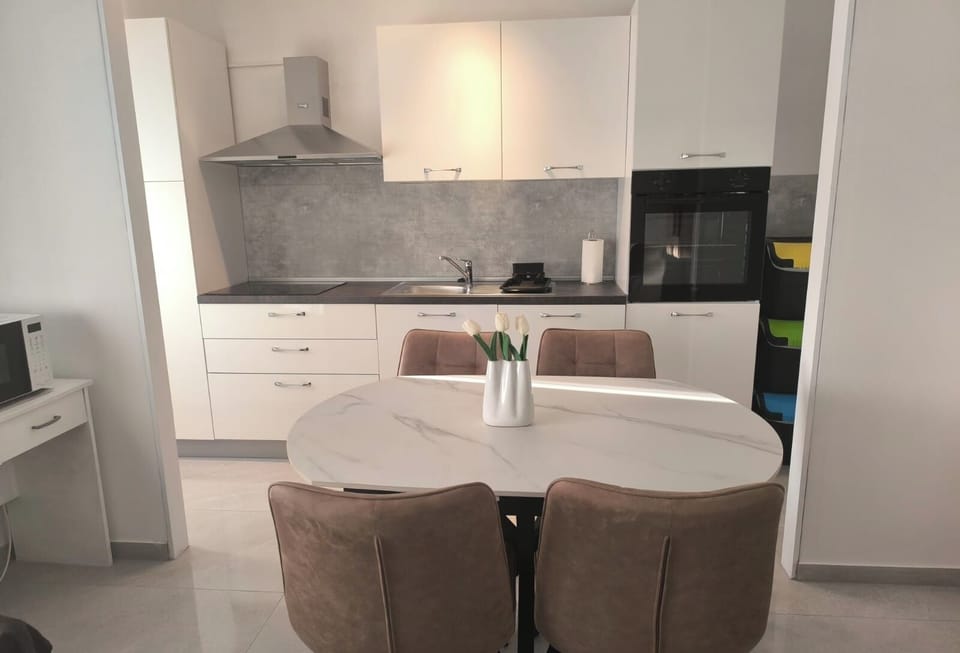 Apartment | Private kitchen | Coffee/tea maker, electric kettle, toaster, freezer