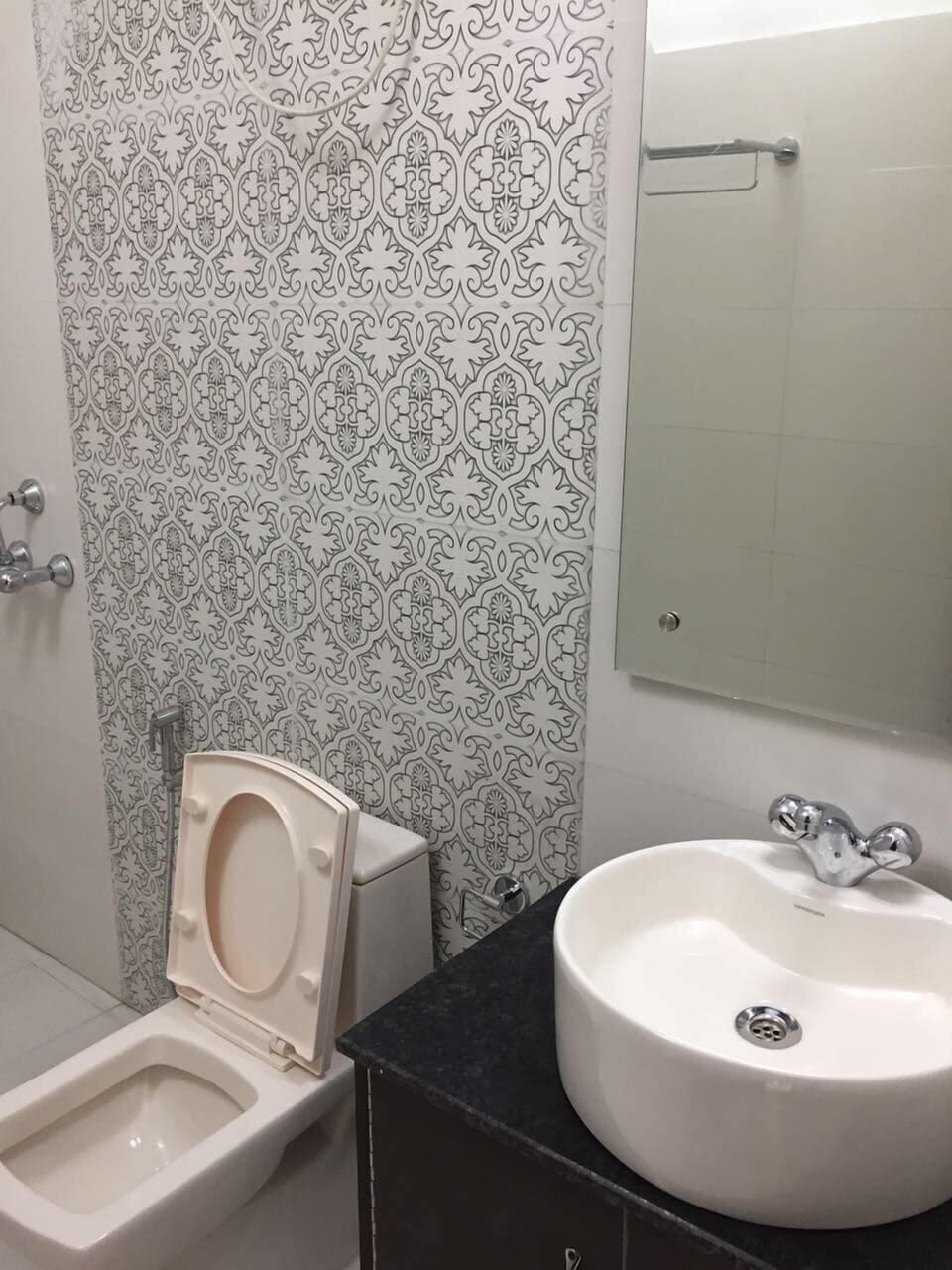 Deluxe Room, Mountain View | Bathroom | Shower, rainfall showerhead, free toiletries, towels