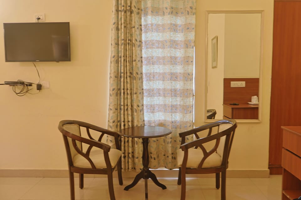 Deluxe Room, Mountain View | Egyptian cotton sheets, premium bedding, memory foam beds, desk