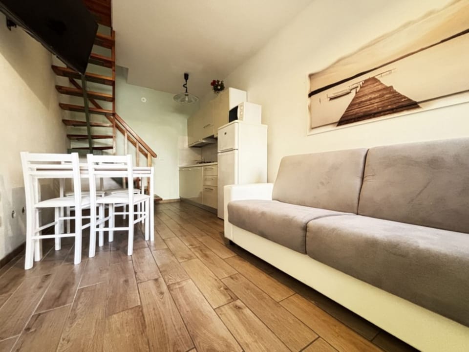 Apartment, 1 Bedroom, Patio, Garden View | Living room