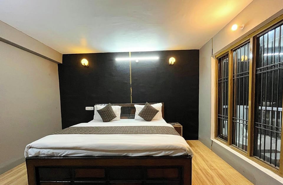 Deluxe Double Room | Hypo-allergenic bedding, desk, soundproofing, free WiFi