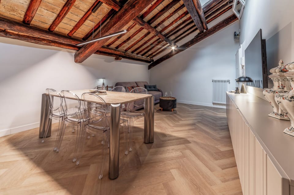 Superior Apartment, Balcony, Courtyard View | Dining