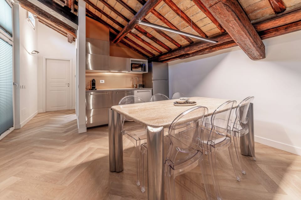 Superior Apartment, Balcony, Courtyard View | Dining