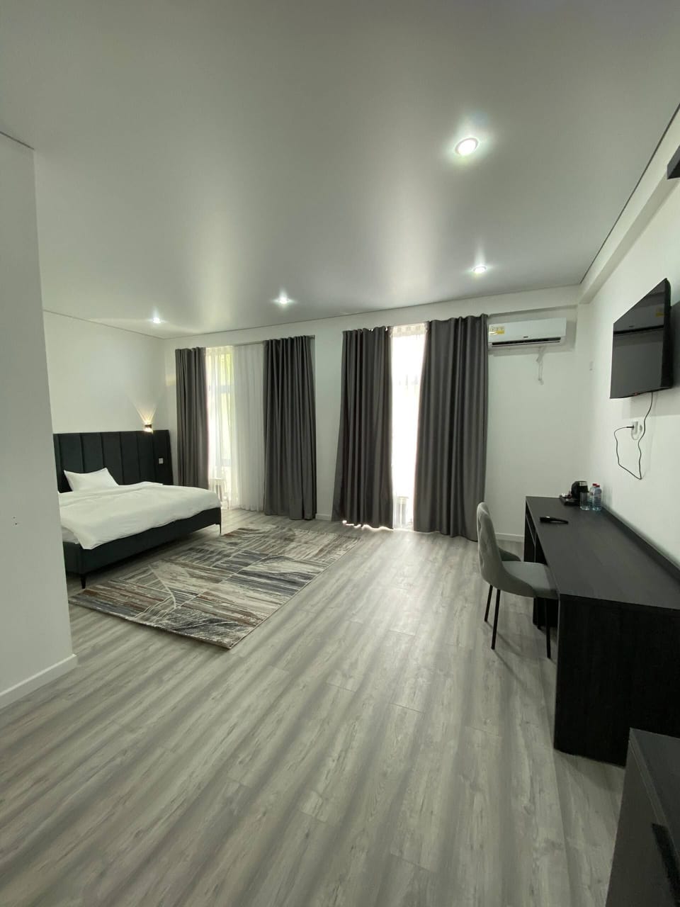 Deluxe Suite, Mountain View | Laptop workspace, blackout drapes, iron/ironing board, free WiFi