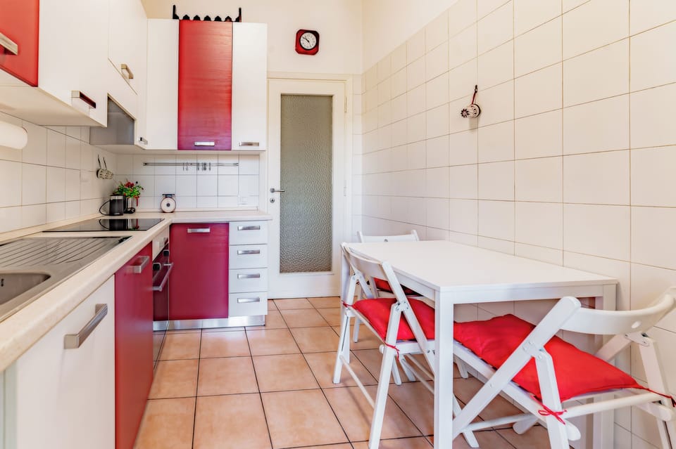 Condo | Private kitchen | Fridge, oven, stovetop, dishwasher