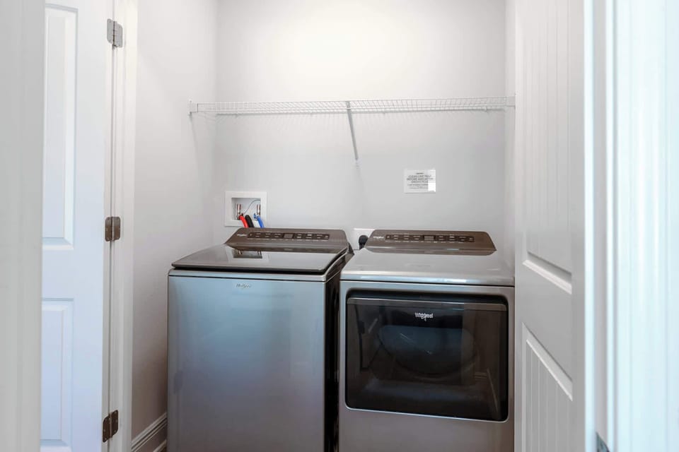 House, Multiple Beds, Patio, Garden View (Shadow Lake Retreat) | Laundry