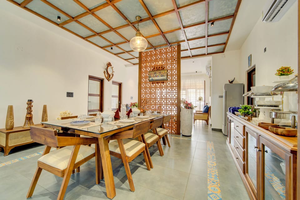 Deluxe Villa | Dining