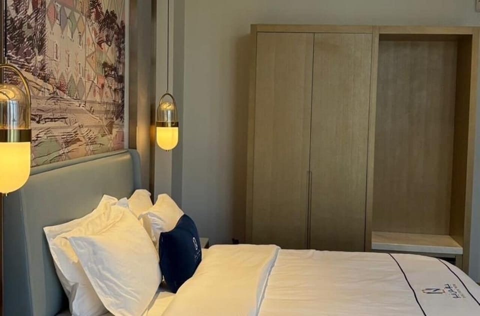 Studio Suite | Desk, laptop workspace, iron/ironing board (on request), WiFi (free)