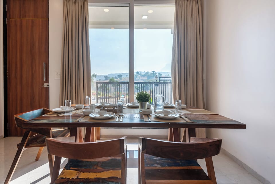 Deluxe Villa, Balcony, Pool View | Dining