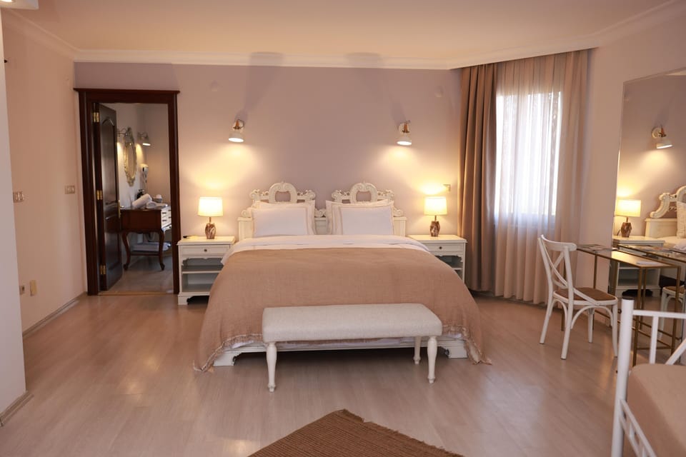 Deluxe Suite, City View | Free WiFi