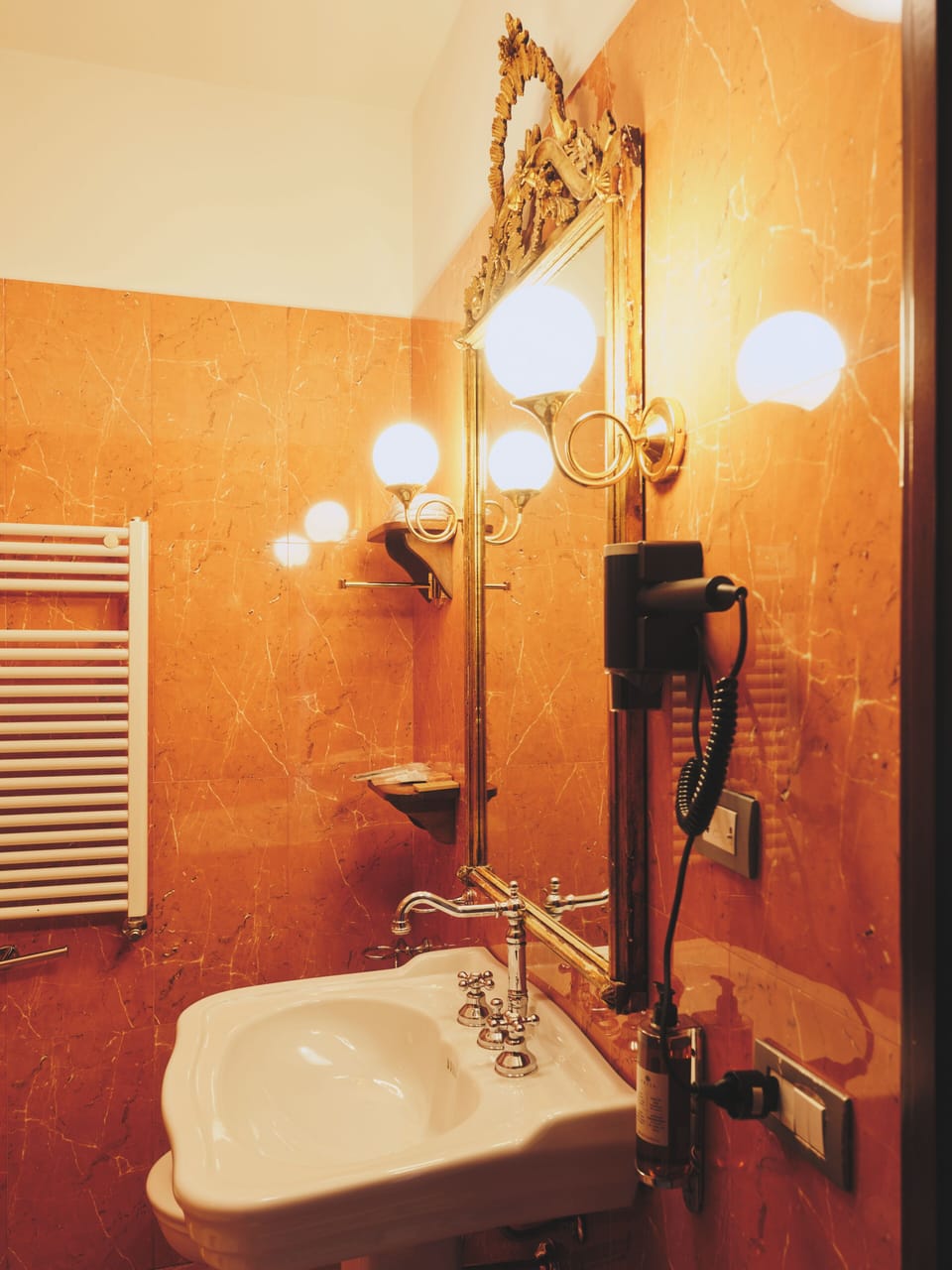 Deluxe Double Room, City View | Bathroom