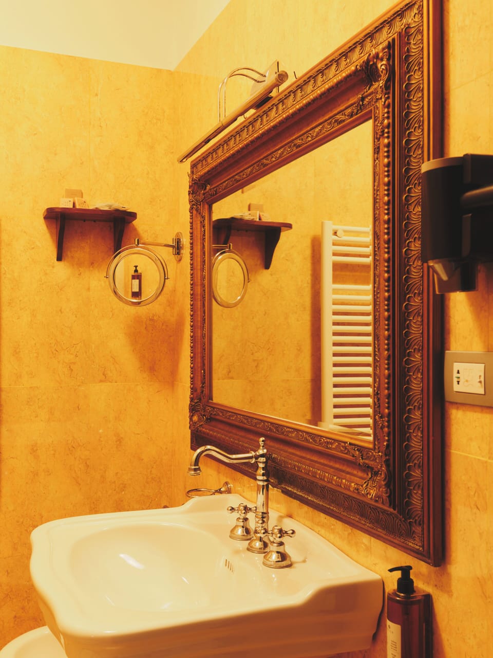 Deluxe Double Room, City View | Bathroom