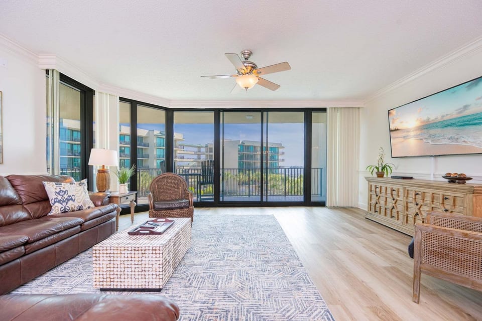 Condo, 3 Bedrooms | Living area