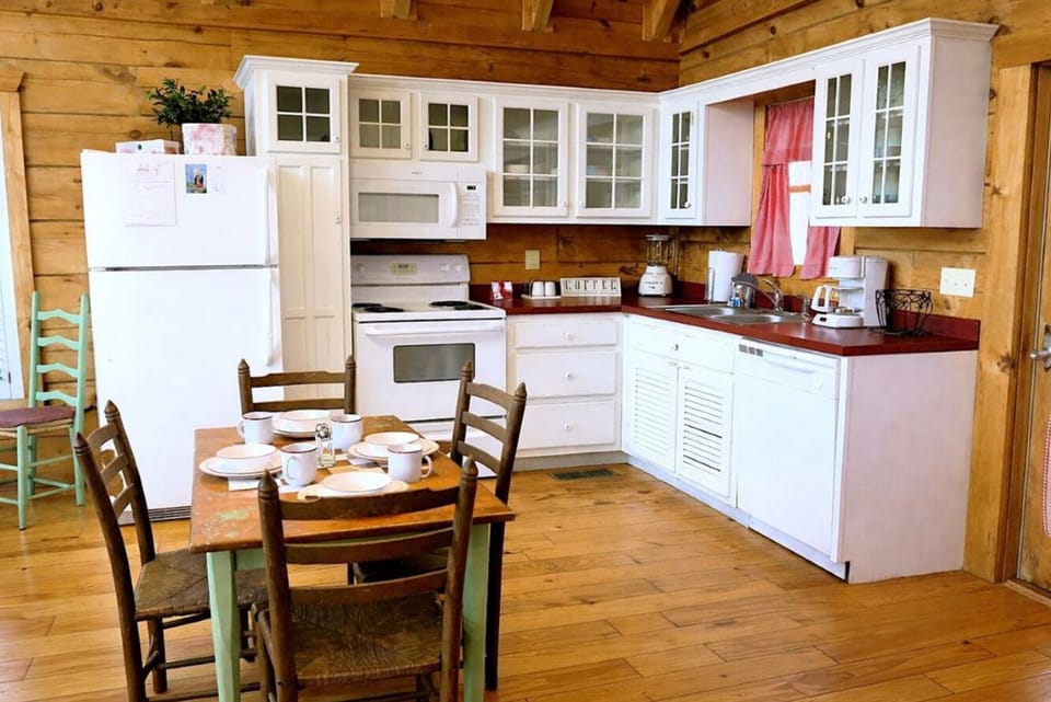 Cabin, 1 Bedroom | Private kitchen | Coffee/tea maker, fridge, oven, toaster