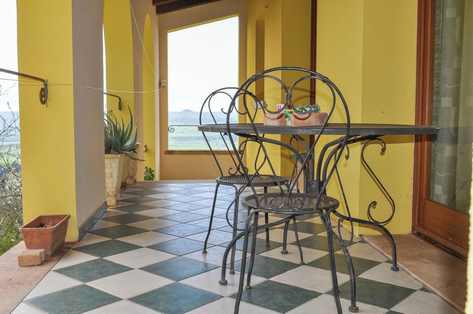 House, Patio | Outdoor dining