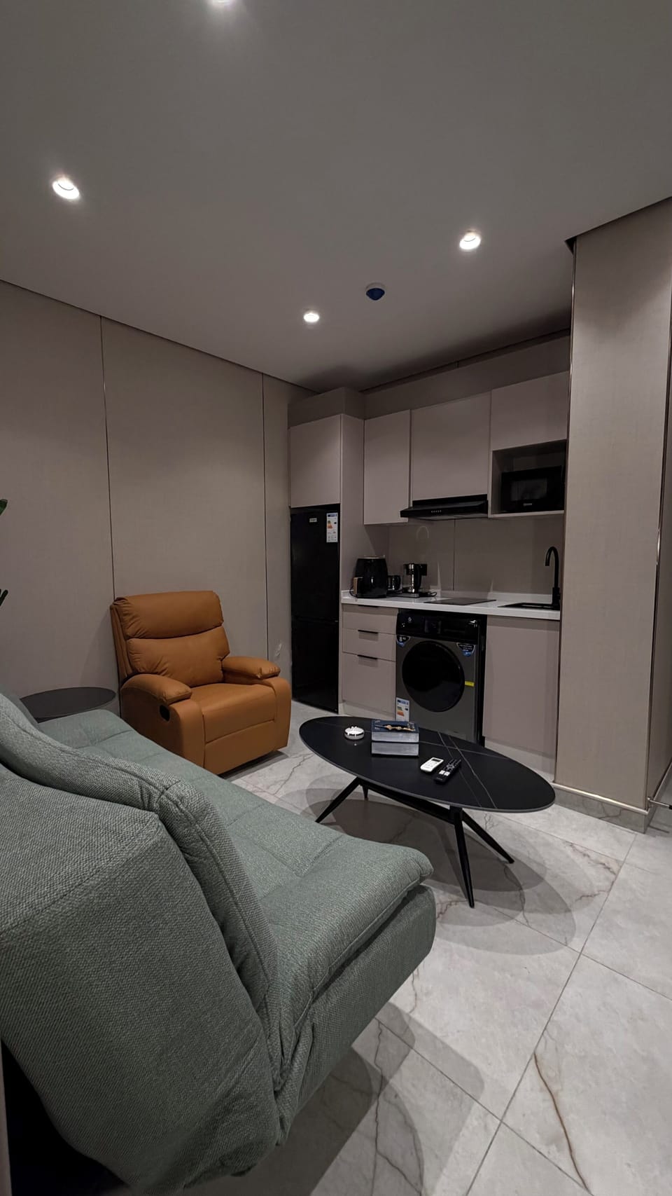 Apartment, 1 Bedroom, Accessible, Smoking | Living room