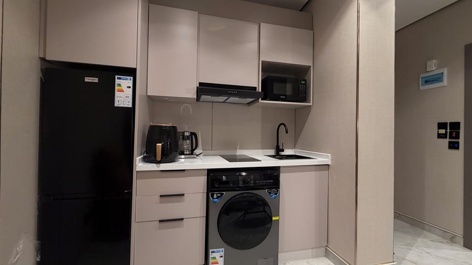 Apartment, 1 Bedroom, Accessible, Smoking | Private kitchen