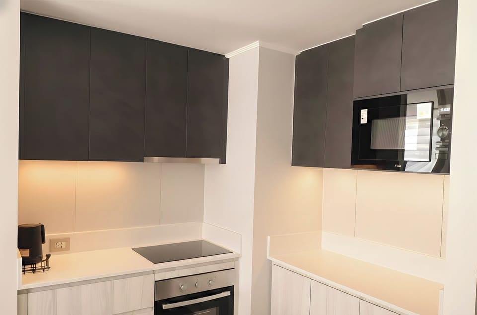 Standard Apartment, 2 Bedrooms | Private kitchen | Fridge, microwave, oven, stovetop