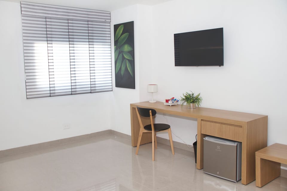 Deluxe Double Room, Balcony | Interior