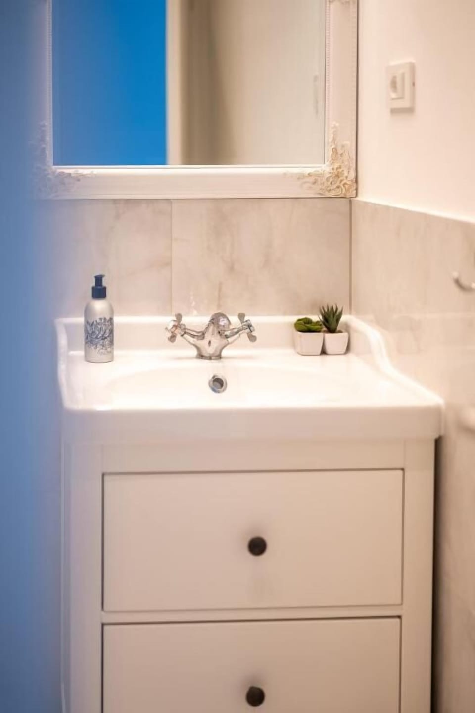Comfort Room, Balcony, garden View | Bathroom | Combined shower/tub, designer toiletries, hair dryer, towels