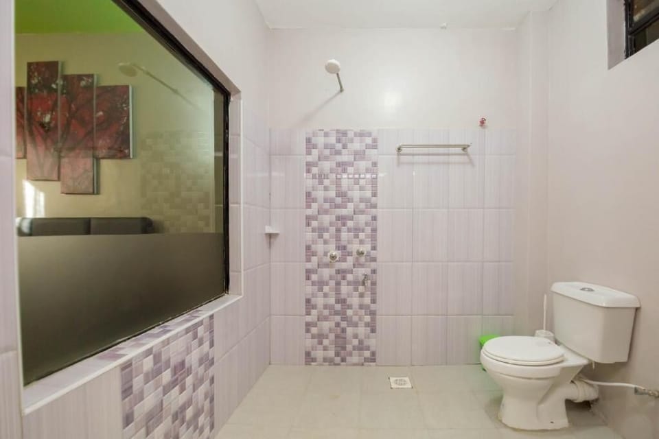 Deluxe Double Room, Patio, Garden View | Bathroom | Shower, free toiletries
