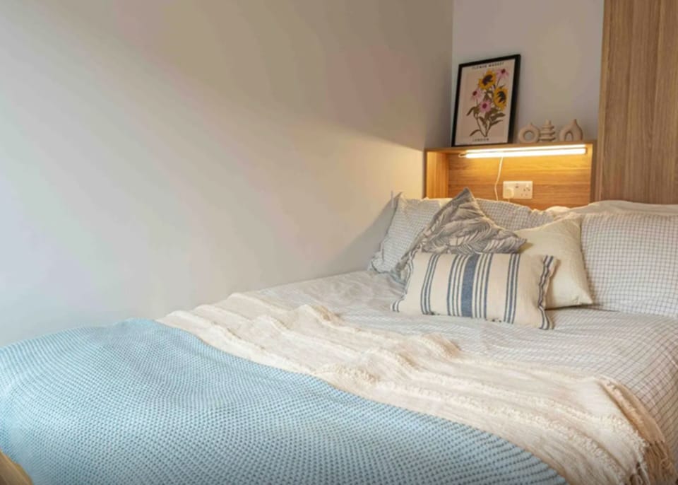 Student Only Premium Ensuite at Sterling Court near Wembley Park, Lakeside Way Apartment in Wembley