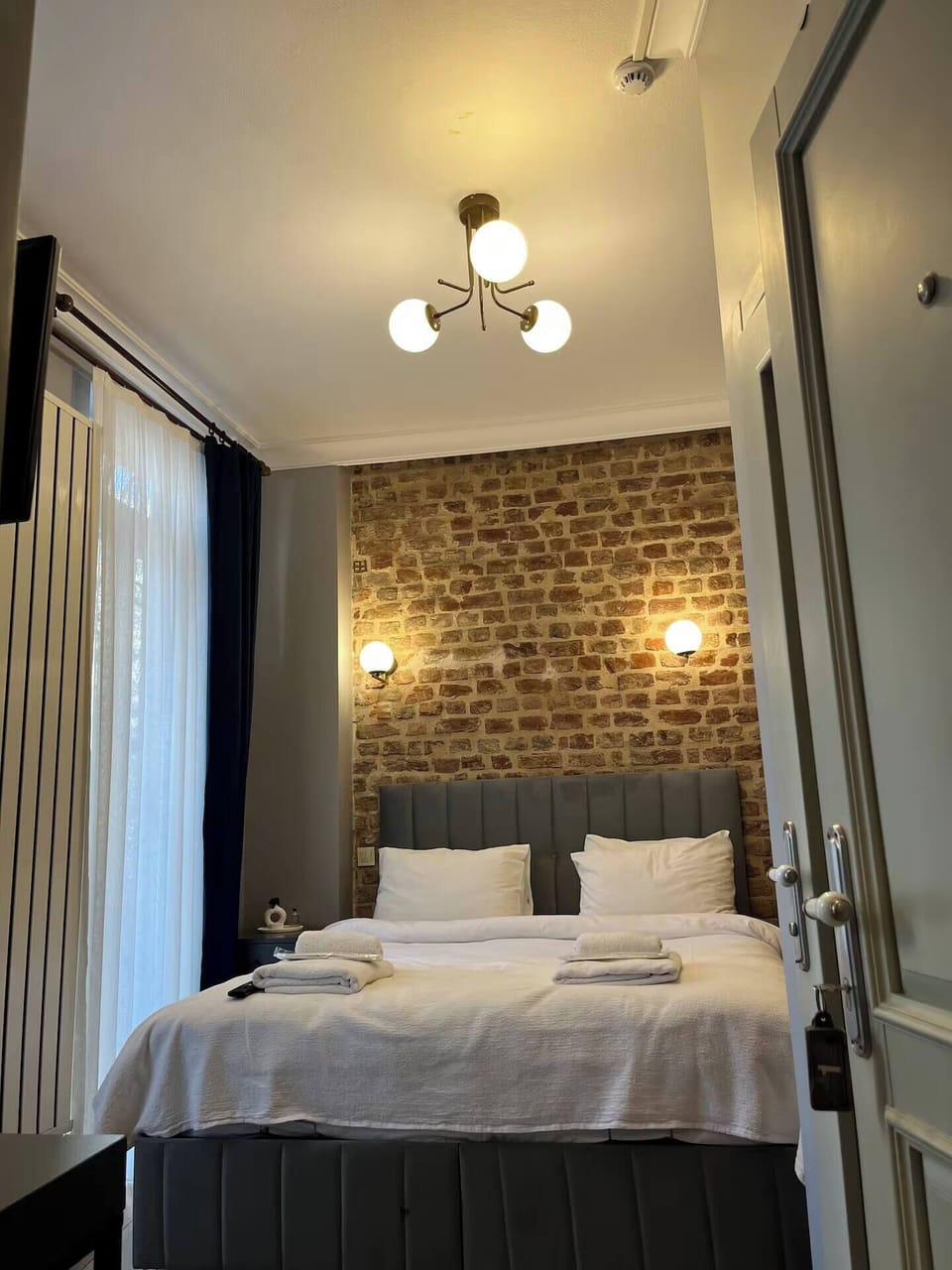 Classic Room | Desk, laptop workspace, free WiFi