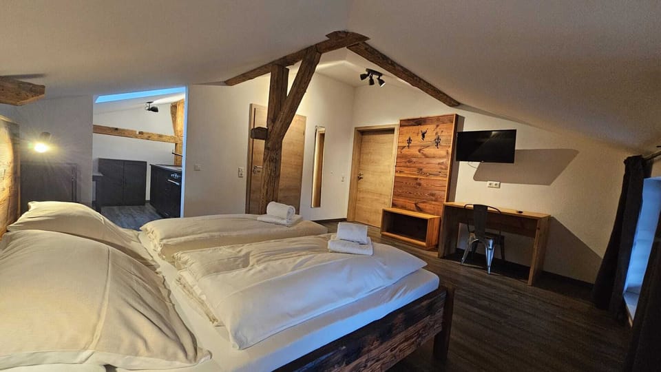 Comfort Studio | In-room safe, blackout drapes, free WiFi