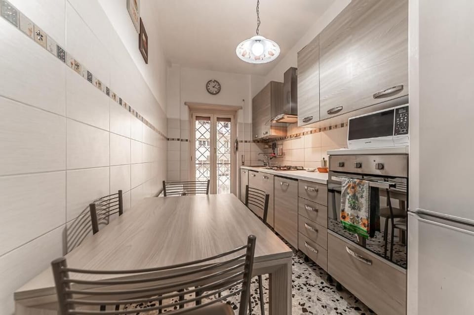 Superior Apartment | Private kitchen | Fridge, oven, stovetop, dishwasher