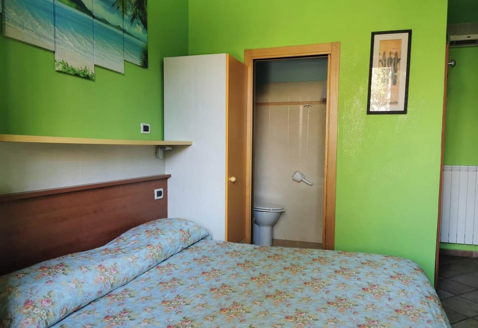 Basic Double Room | In-room safe, desk, laptop workspace, iron/ironing board