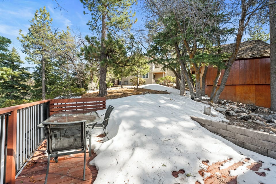 Basic Cabin, Mountain View | Outdoor dining