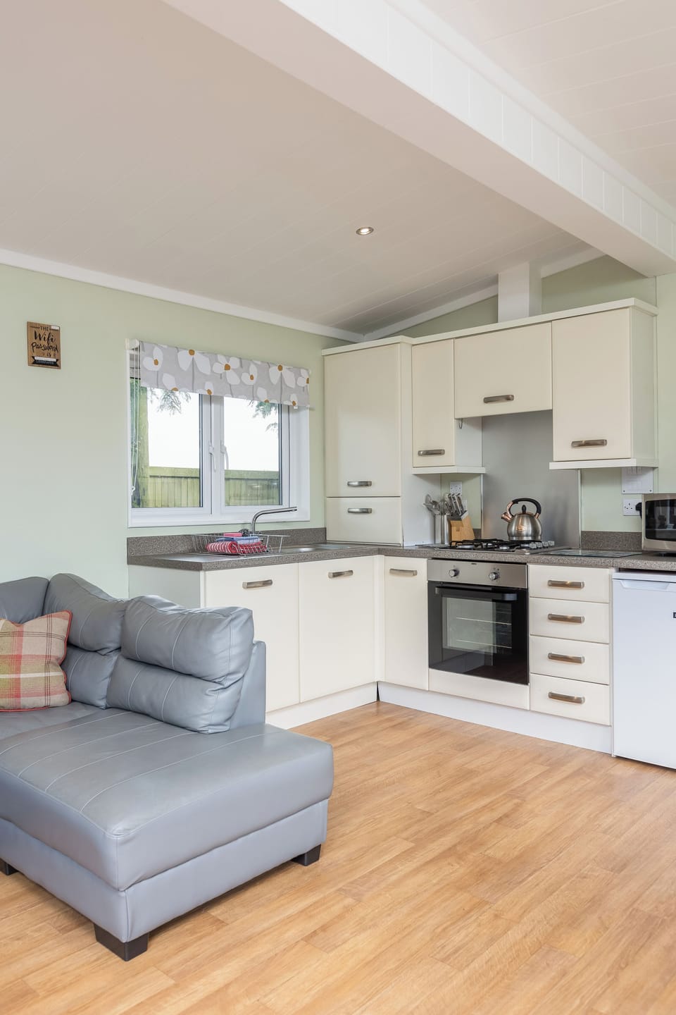 Family Chalet, 2 Bedrooms | Private kitchen | Fridge, microwave, oven, stovetop