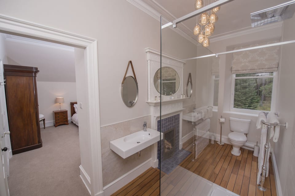 Deluxe Double Room, Garden View (Five) | Bathroom shower