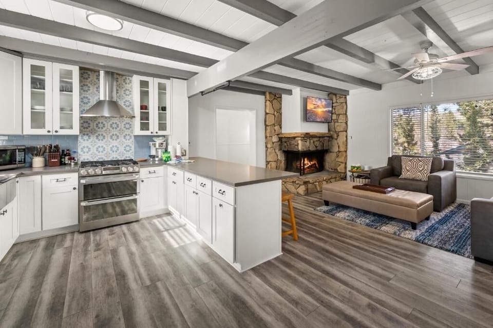Basic House, Patio, Mountain View | Private kitchen | Toaster