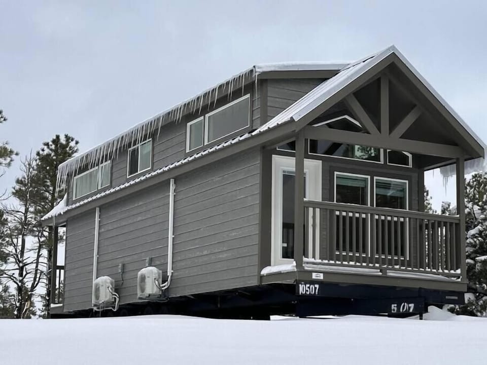 Deluxe Cabin, 1 King Bed, Non Smoking, Mountain View | Exterior detail