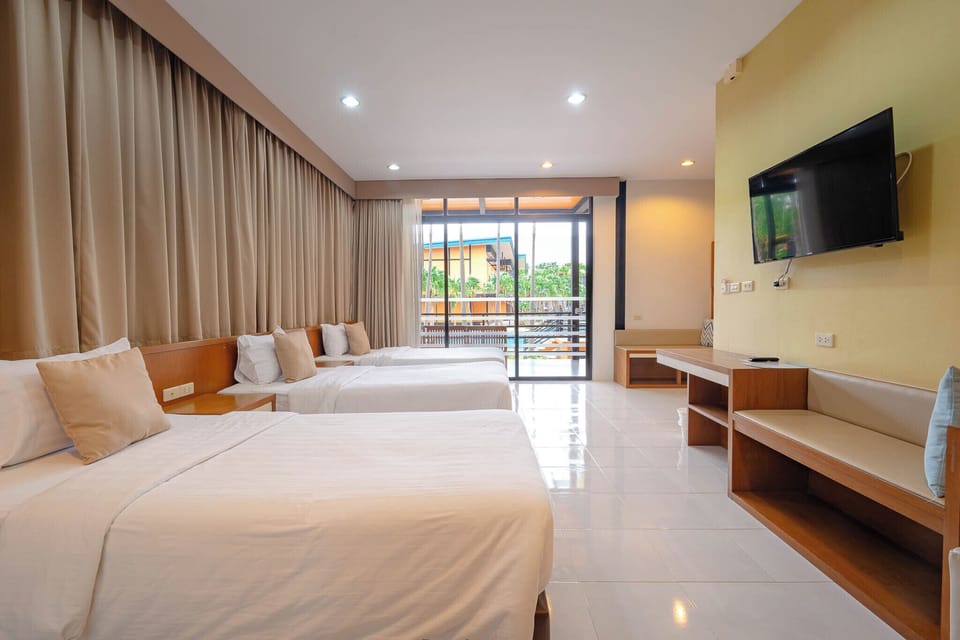 Twin Room, Balcony, Lake View | In-room safe, desk, blackout drapes, soundproofing