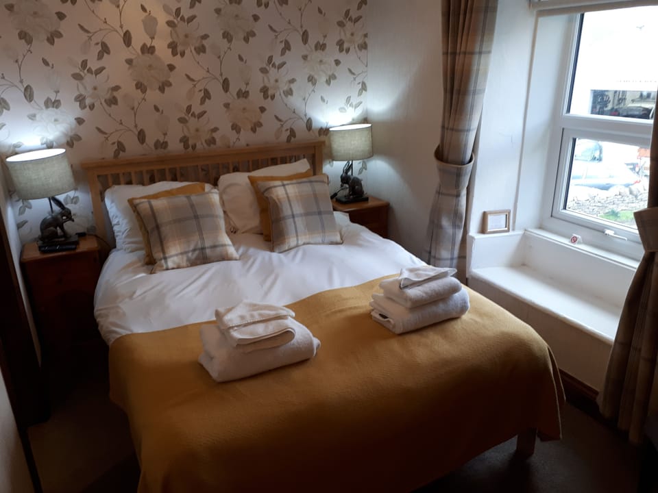 Standard Double Room | Egyptian cotton sheets, iron/ironing board, bed sheets