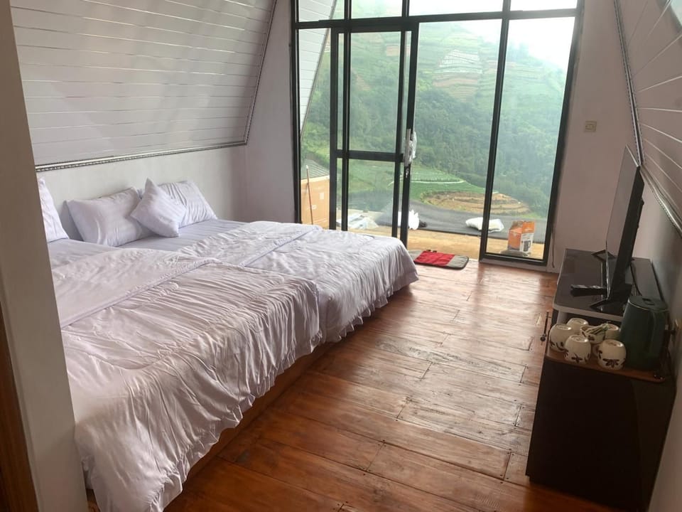 Family Quadruple Room, Mountain View | Free WiFi