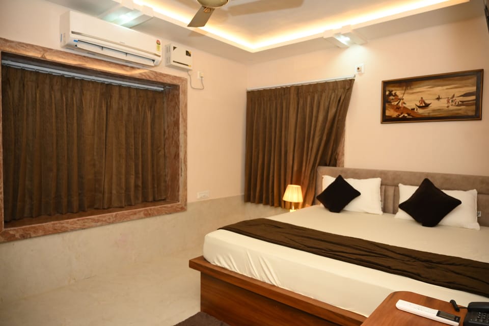 In-room safe, desk, laptop workspace, blackout drapes