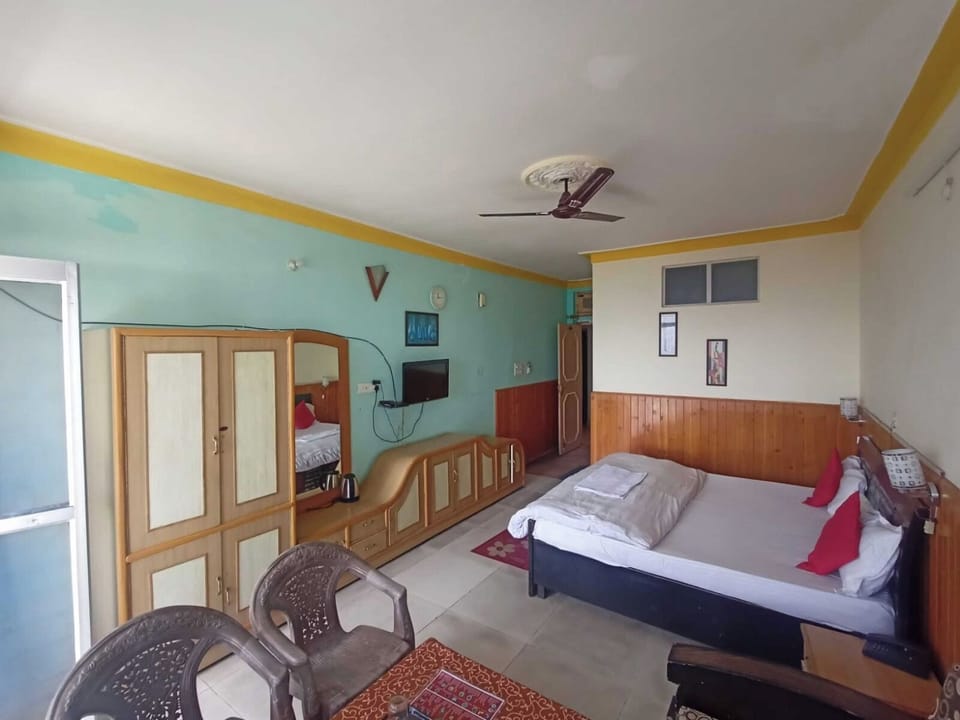Luxury Room | Rollaway beds, free WiFi, bed sheets