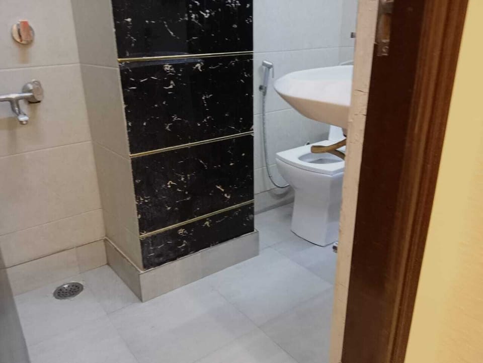Shower, free toiletries, towels, soap