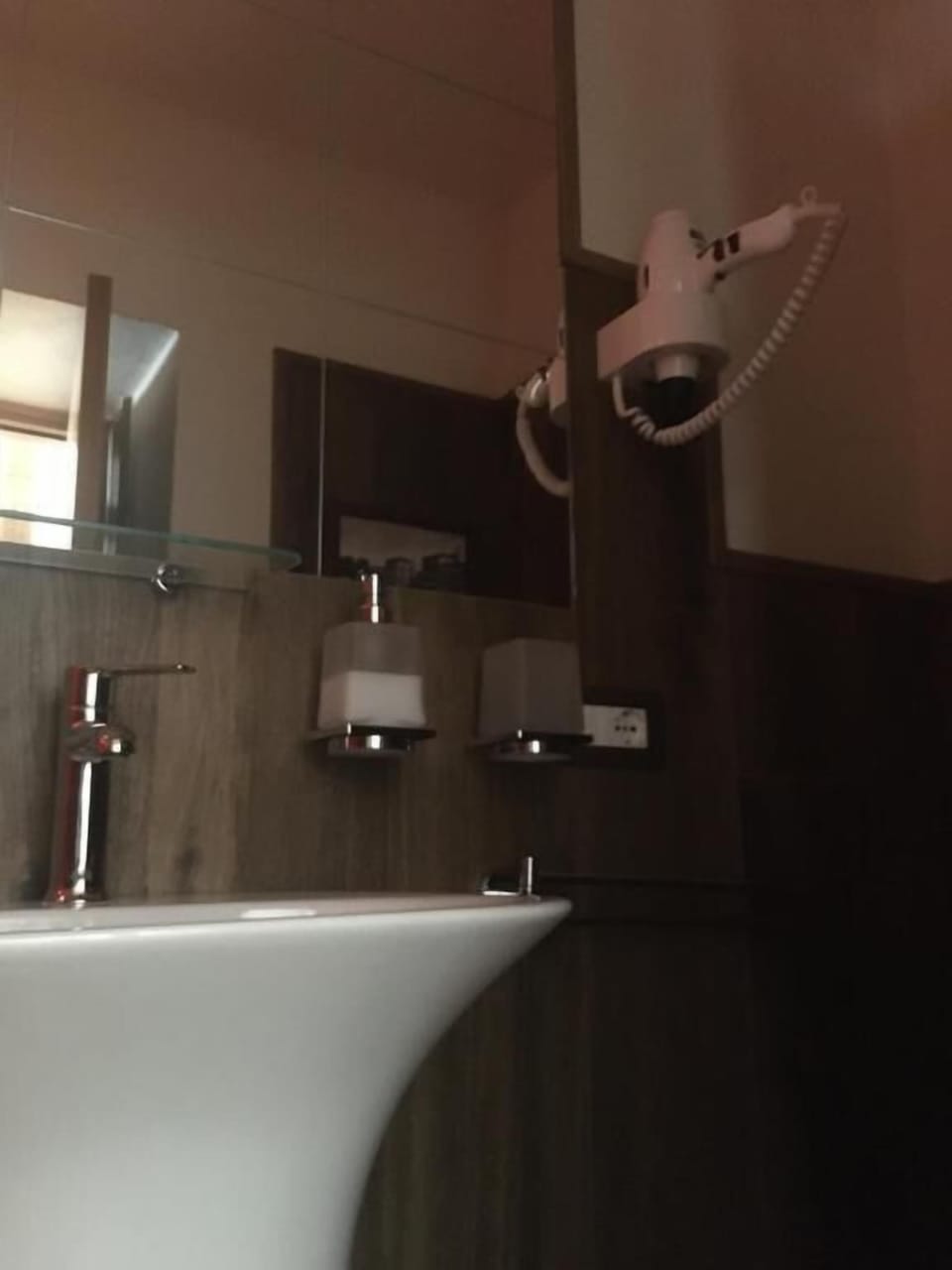 Deluxe Double or Twin Room, Patio | Bathroom | Bidet