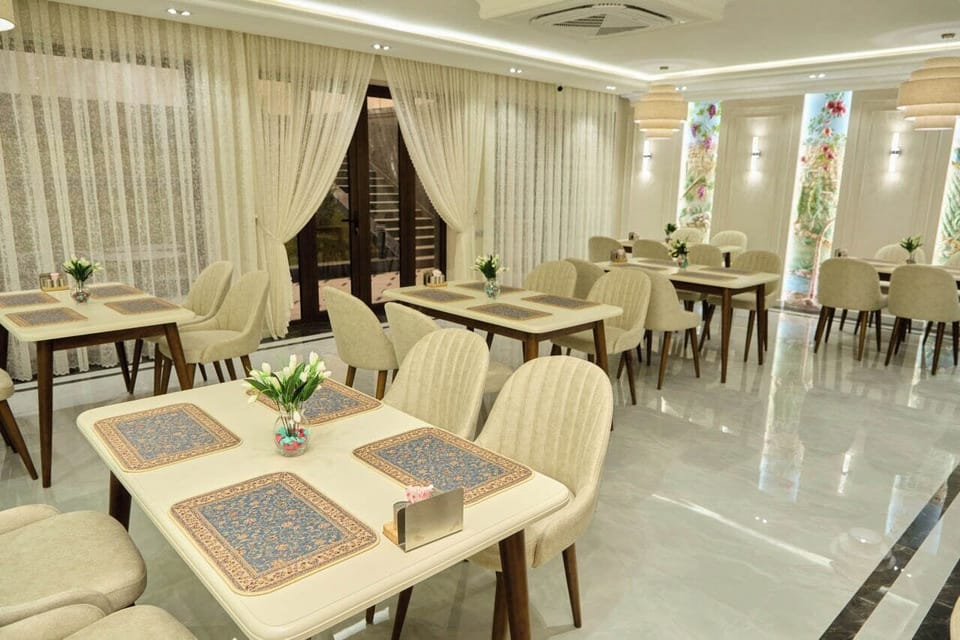 Double or Twin Room | Dining