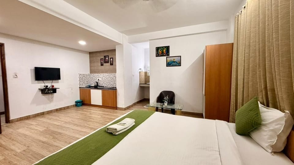 Standard Double Room, 1 King Bed, Bay View | Desk, laptop workspace, soundproofing, iron/ironing board