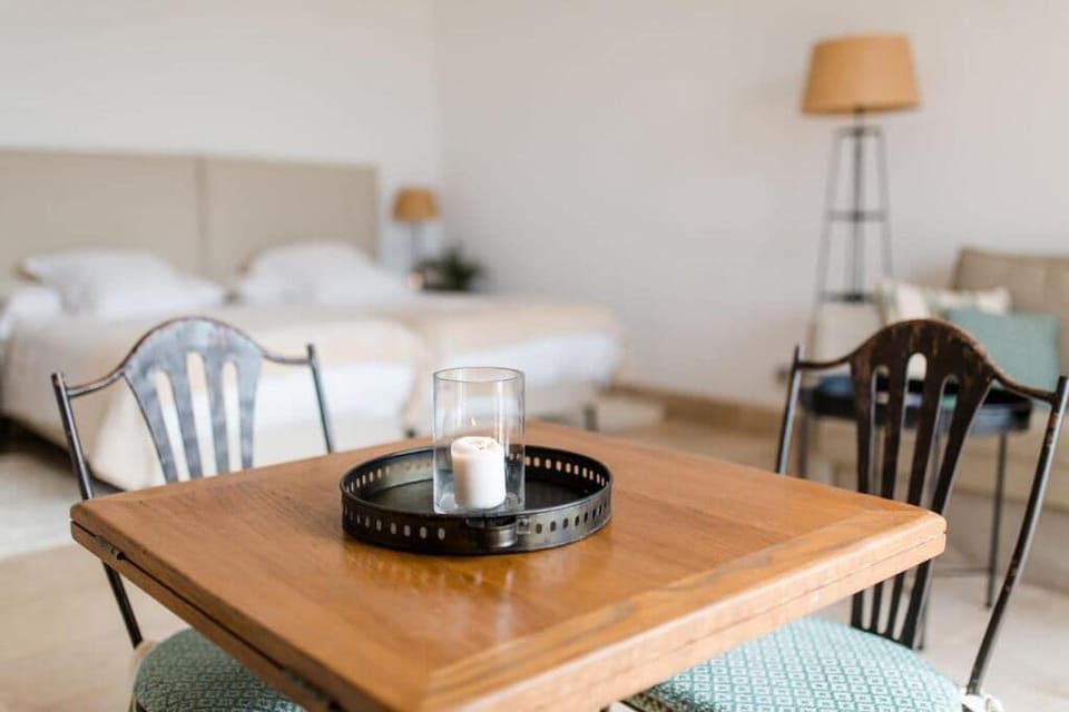 Deluxe Suite, Garden View | Soundproofing, iron/ironing board (on request), WiFi (free)