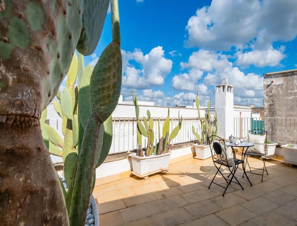 House, 1 Bedroom, Balcony, City View | Outdoor dining