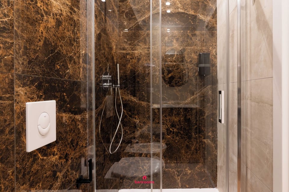Deluxe Double Room | Bathroom | Shower, hair dryer, towels, soap