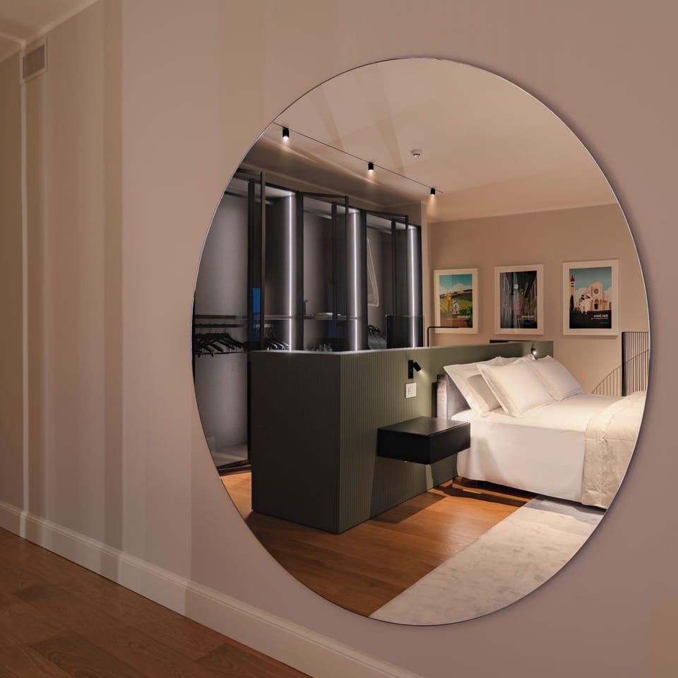 Luxury Suite, City View | In-room safe, blackout drapes, free WiFi