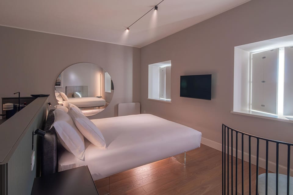 Luxury Suite, City View | In-room safe, blackout drapes, free WiFi